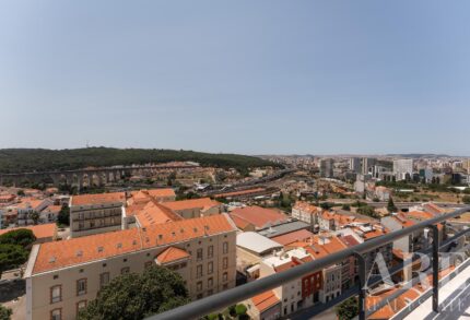 Apartamento 5 habitaciones en venta en Nova Campolide, Lisboa