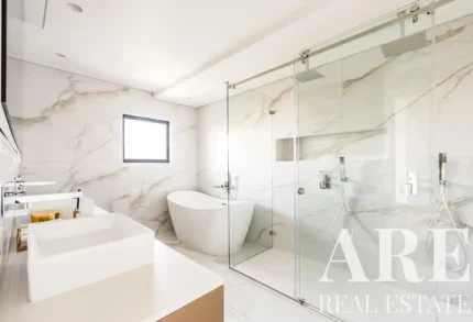 Villa 7 habitaciones en venta en Setubal &bull; ARE35810