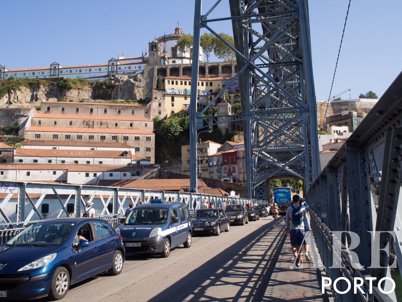 Traversée piétonne et routière du pont Luís I