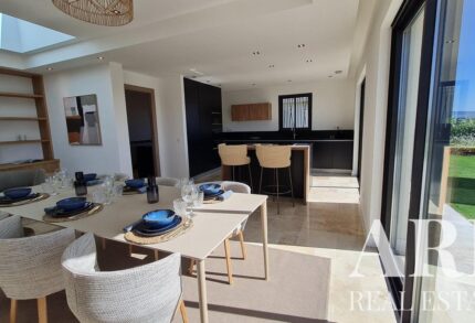 Villa 4 chambres à vendre à Quinta de Faro, Faro, Algarve