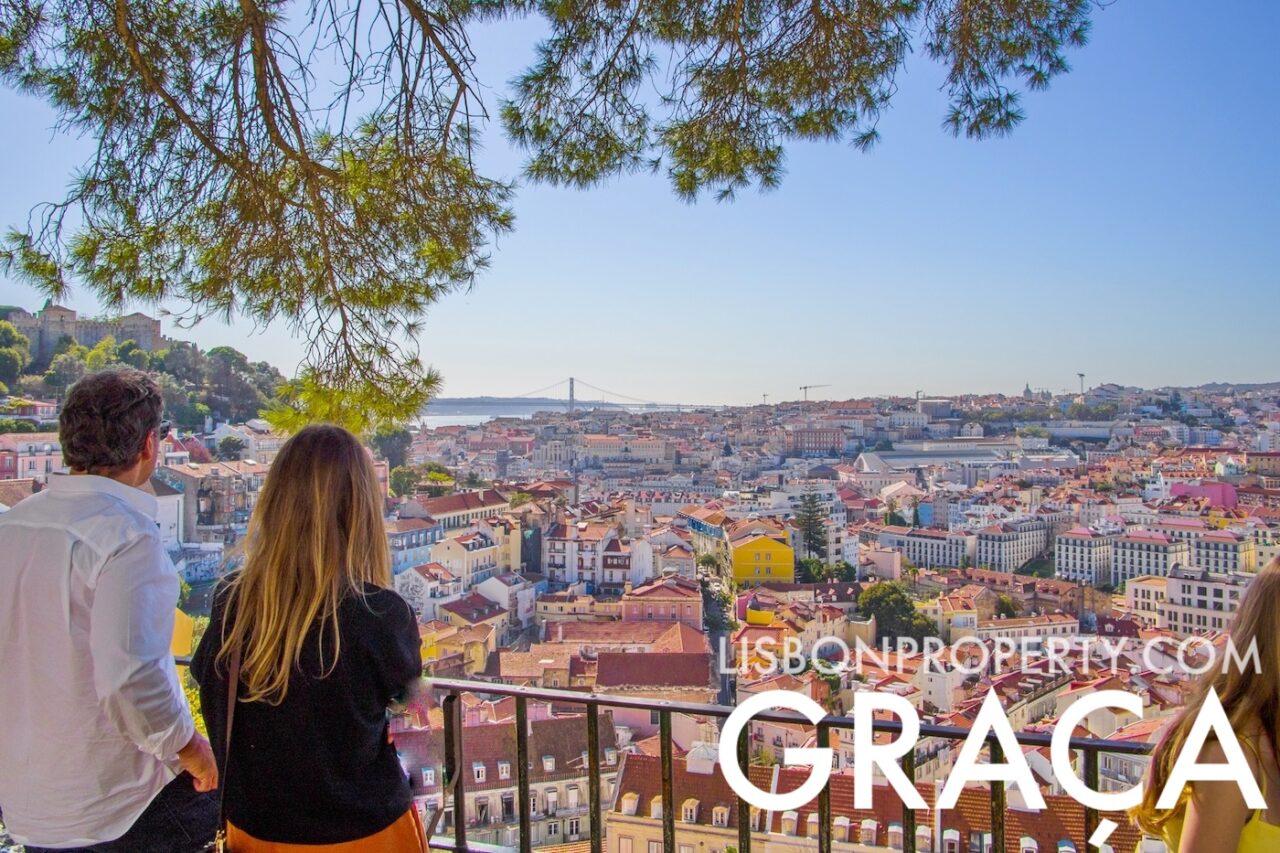 From the Graça viewpoint, you can see a wonderful panorama of Lisbon. The city spreads out below with its colorful rooftops and winding streets. In the distance, the Tagus River, and São Jorge Castle high on the left hill