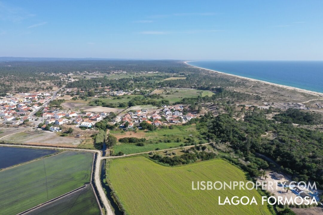 Lagoa Formosa is a small village within walking distance of the beach. The area now features modern amenities such as the Dunas Comporta Golf Course, and the JNcQUOI Club Comporta...