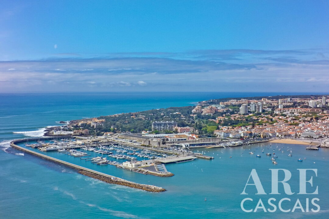 Aerial view of the Cascais marina, with the Cascais bay. Southwest to northwest perspective
