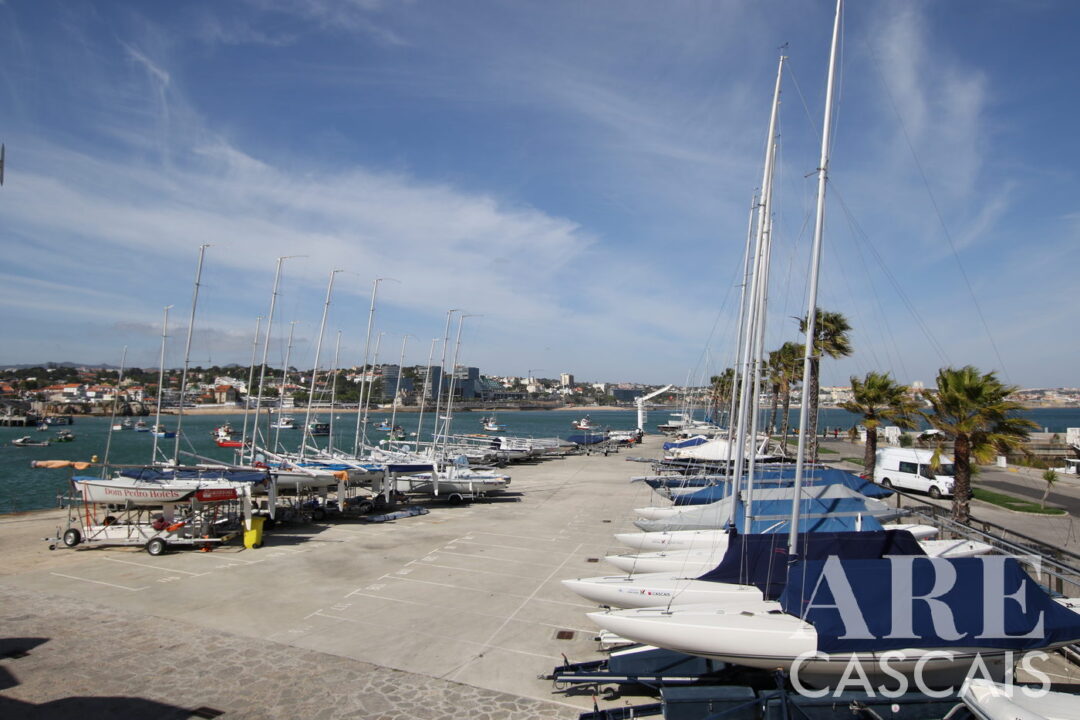 Sailboats of the SB20 and Dragon classes parked at the Clube Náutico de Cascais