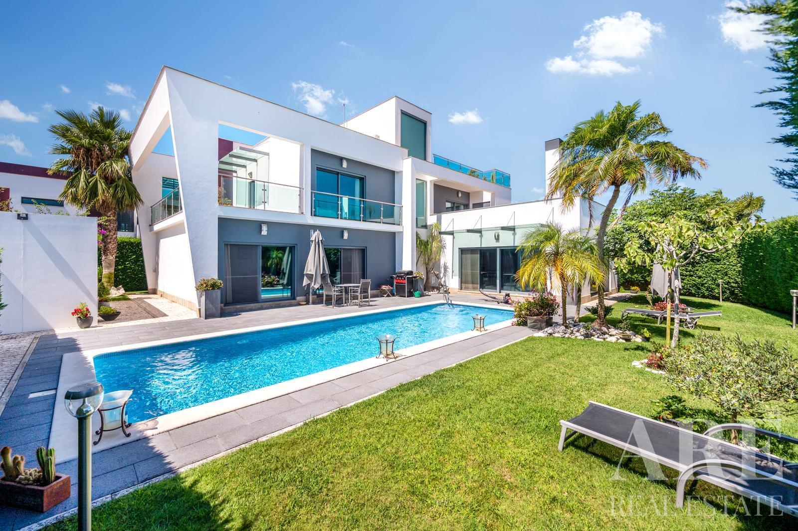 Villa for sale in Alcochete