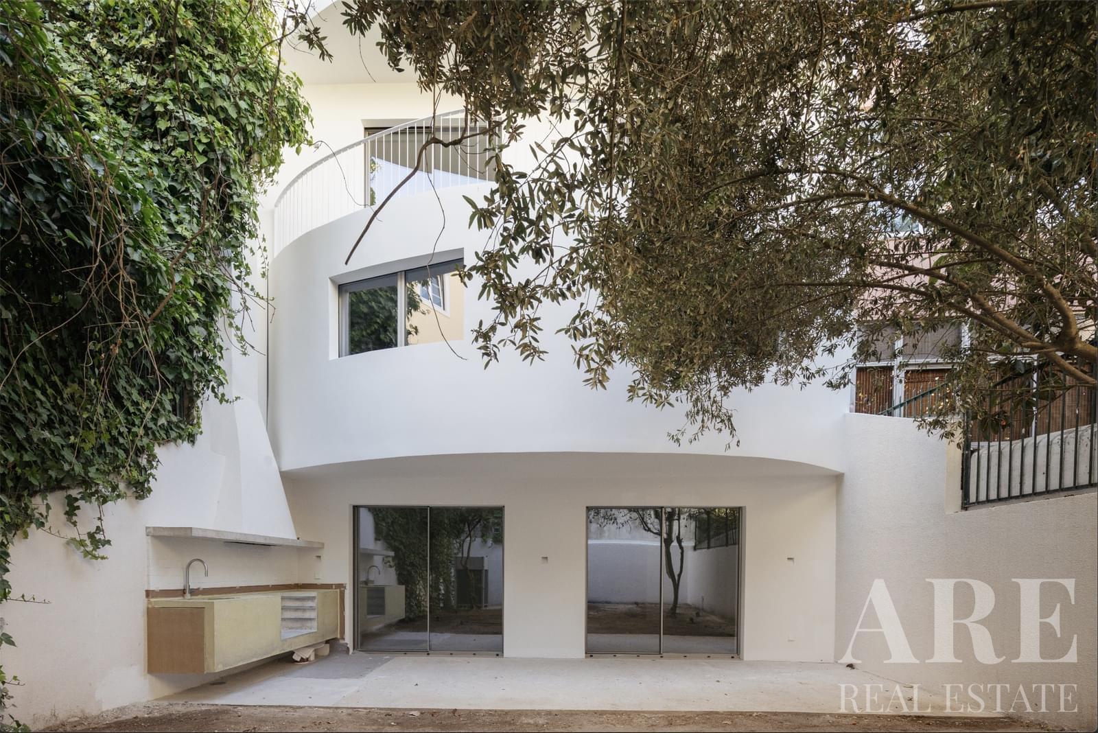 Villa for sale in Lapa, Lisbon