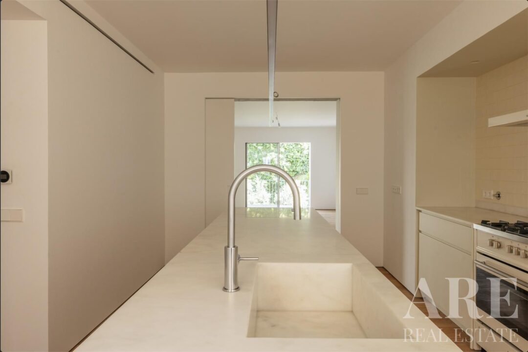 Villa for sale in Lapa, Lisbon