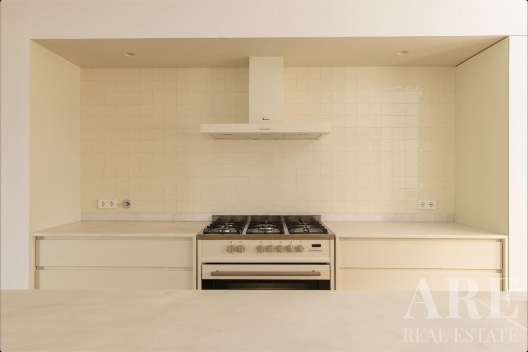 Villa for sale in Lapa, Lisbon