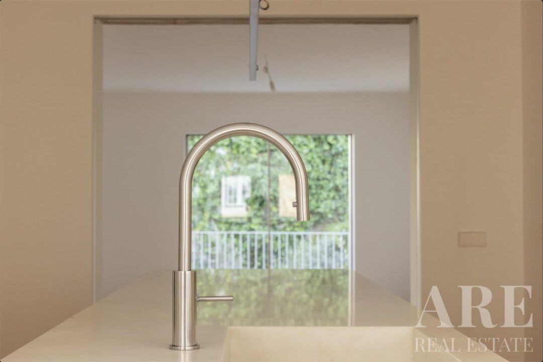 Villa for sale in Lapa, Lisbon