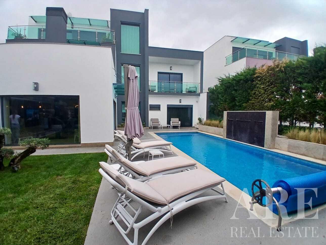 Villa for sale in Alcochete
