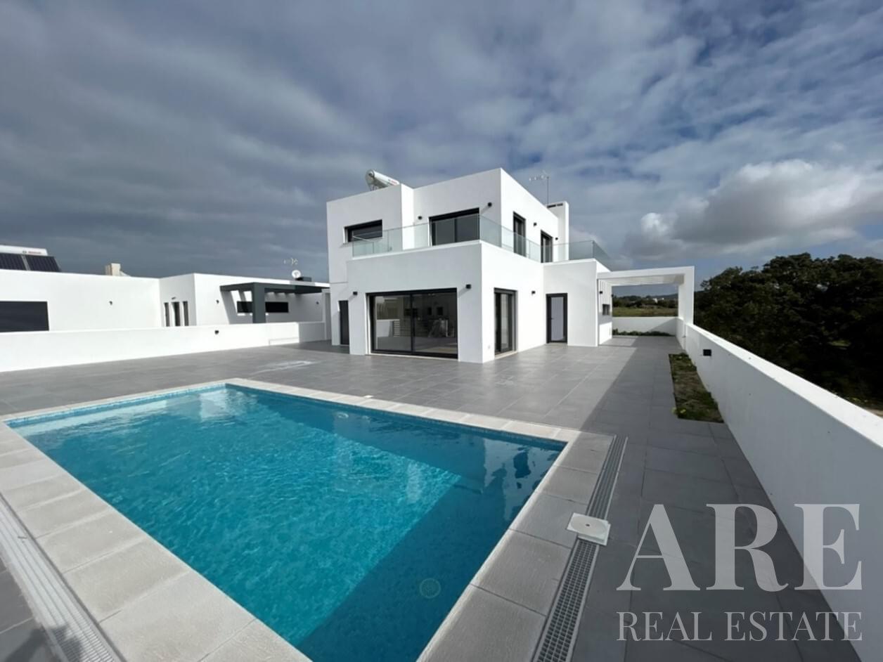 Villa for sale in Porto Covo, Sines