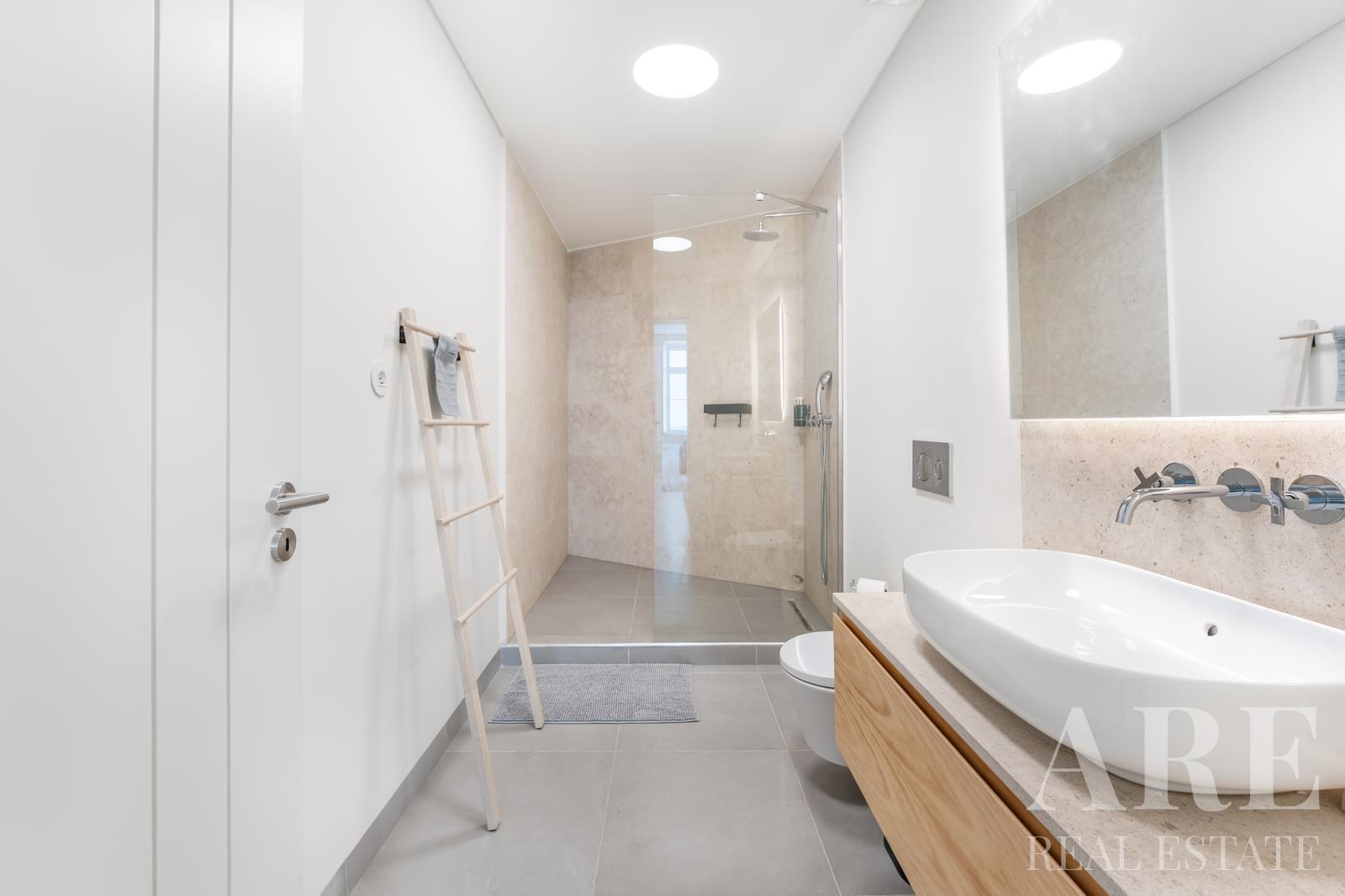 Apartment for sale in South Chiado, Chiado, Lisbon 12 Apartment for sale in Misericórdia, Lisbon