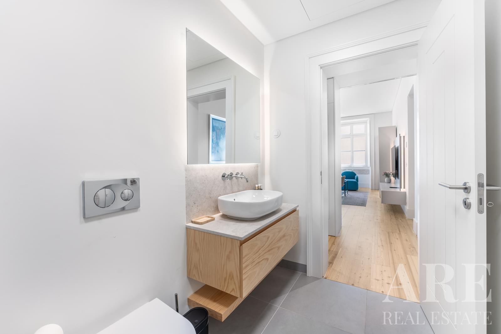 Apartment for sale in South Chiado, Chiado, Lisbon 13 Apartment for sale in Misericórdia, Lisbon