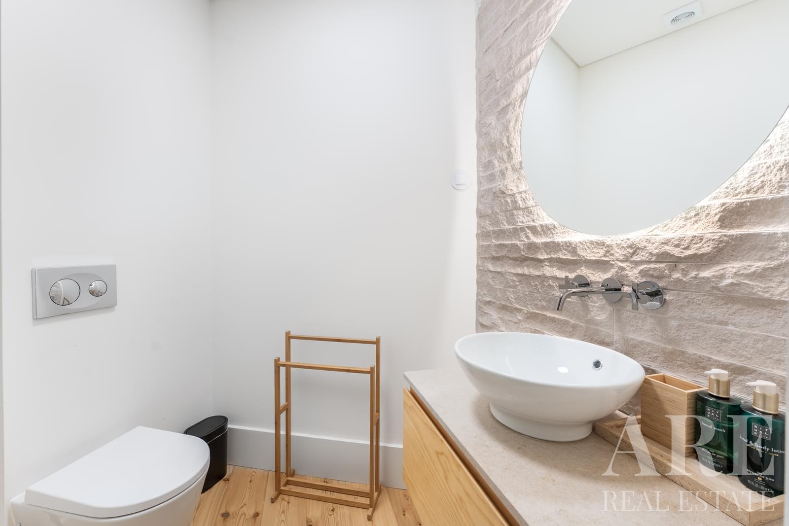 Apartment for sale in South Chiado, Chiado, Lisbon 18 Apartment for sale in Misericórdia, Lisbon