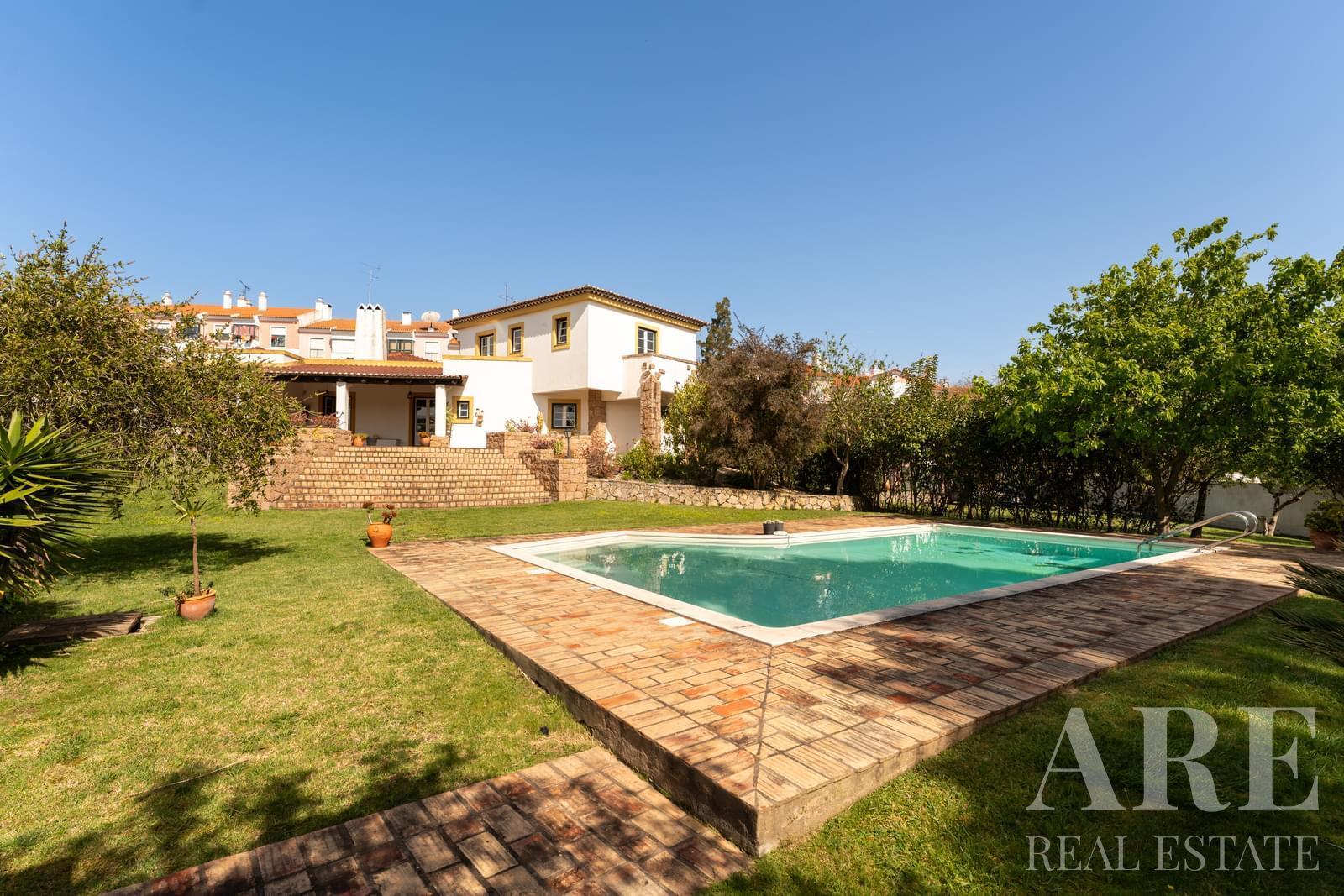 Villa for sale in Loures