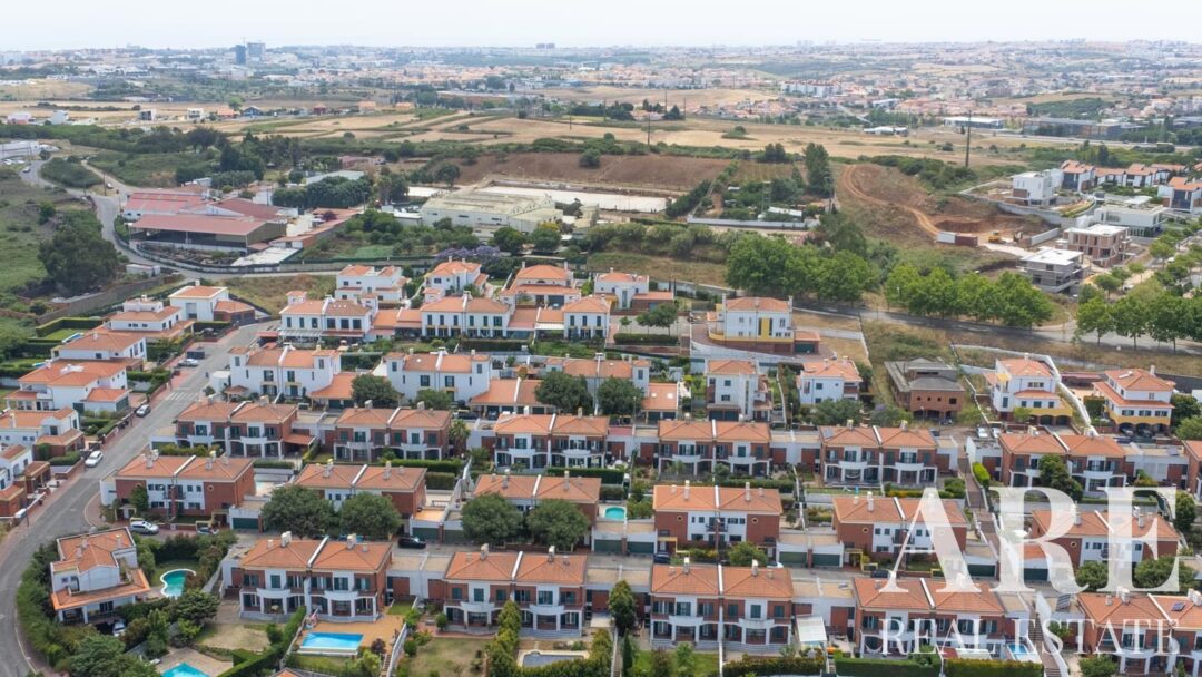Plot for sale in Barcarena, Oeiras