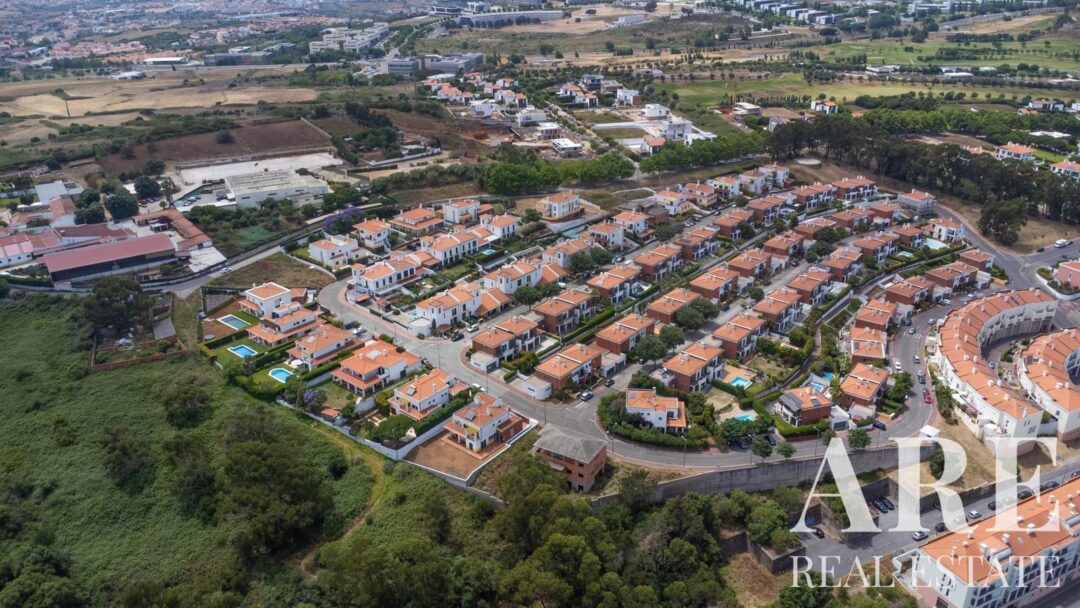 Plot for sale in Barcarena, Oeiras