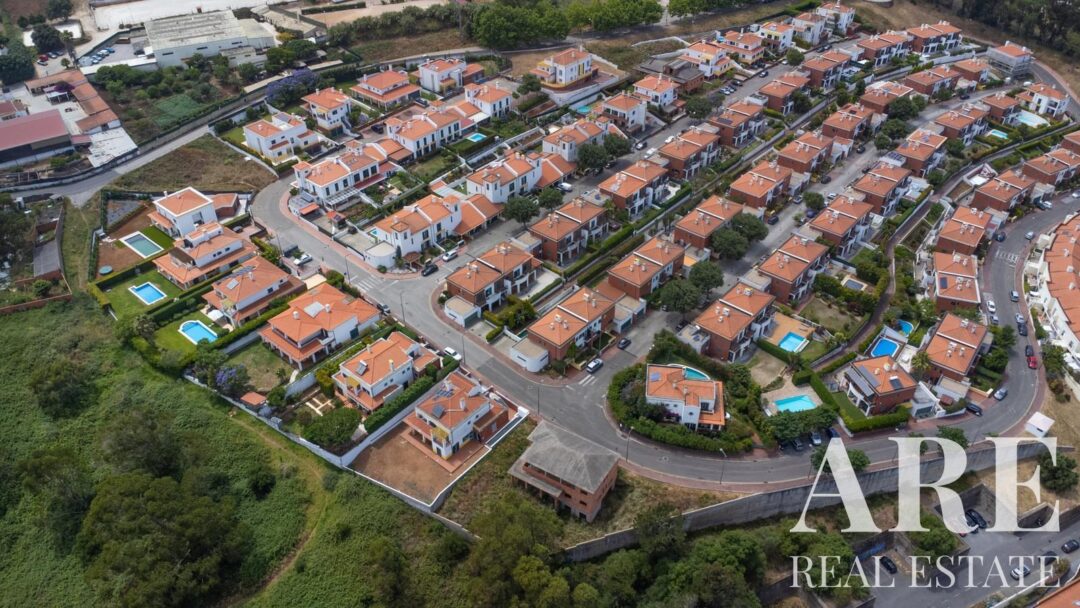 Plot for sale in Barcarena, Oeiras