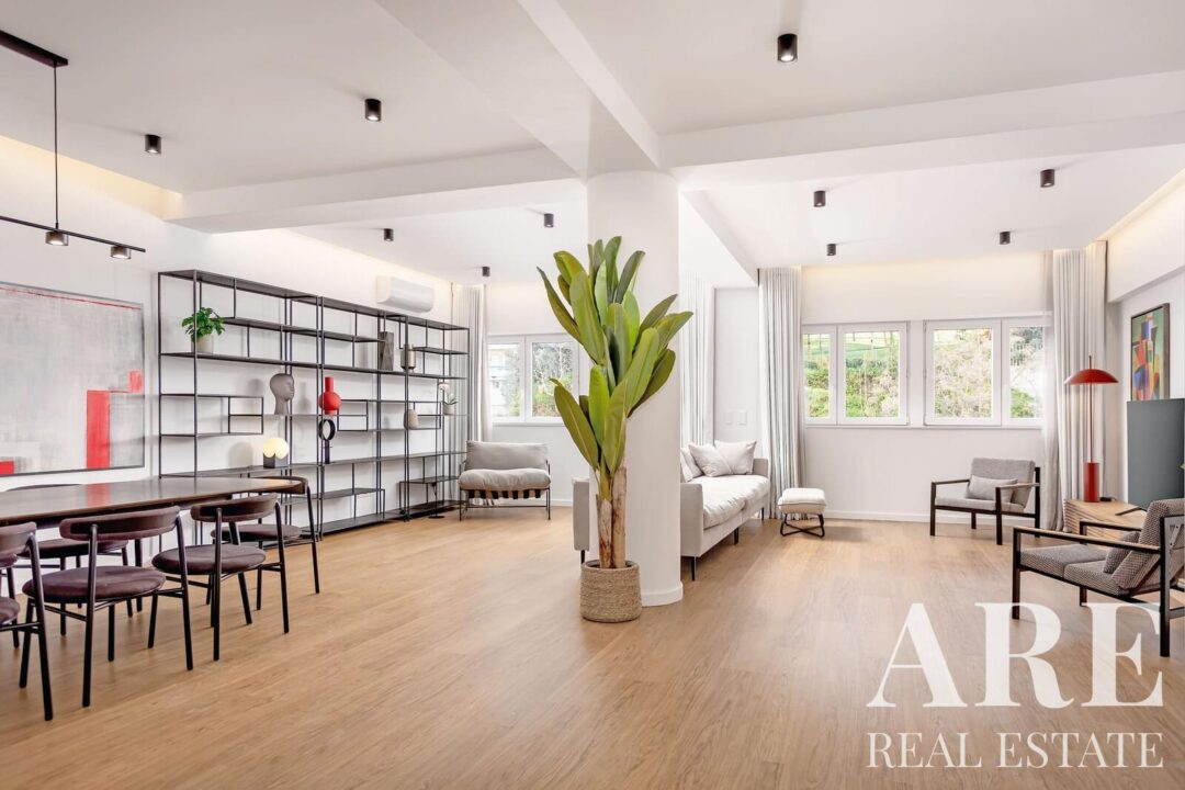 Apartment for sale in Infante Santo (Prazeres), Lisbon