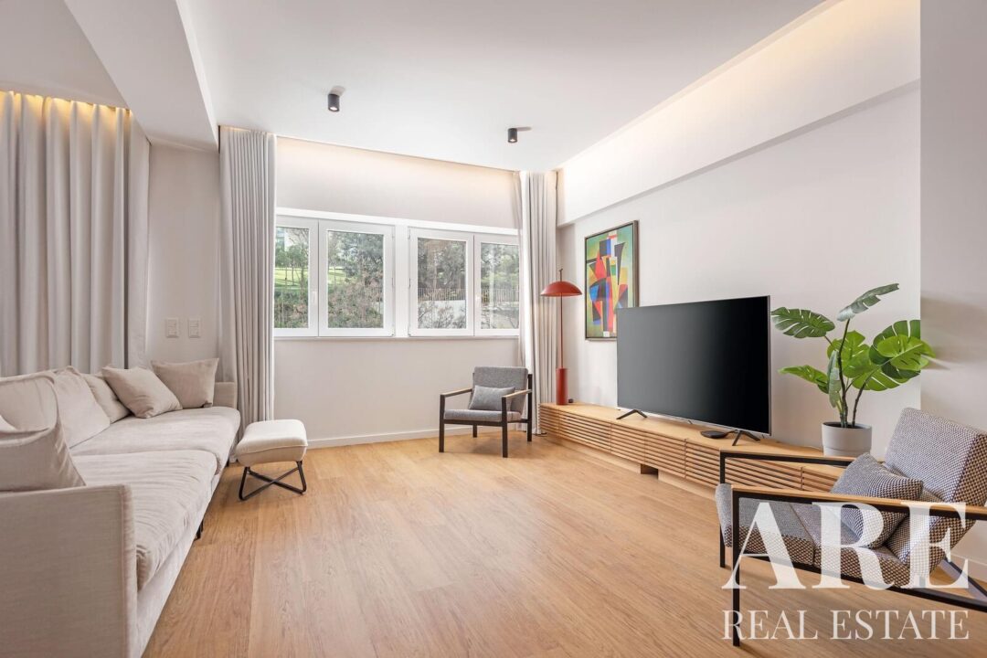 Apartment for sale in Infante Santo (Prazeres), Lisbon