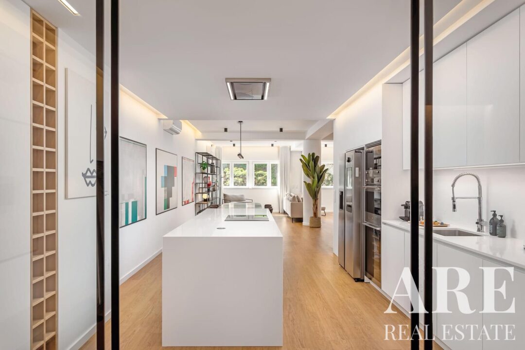 Apartment for sale in Infante Santo (Prazeres), Lisbon