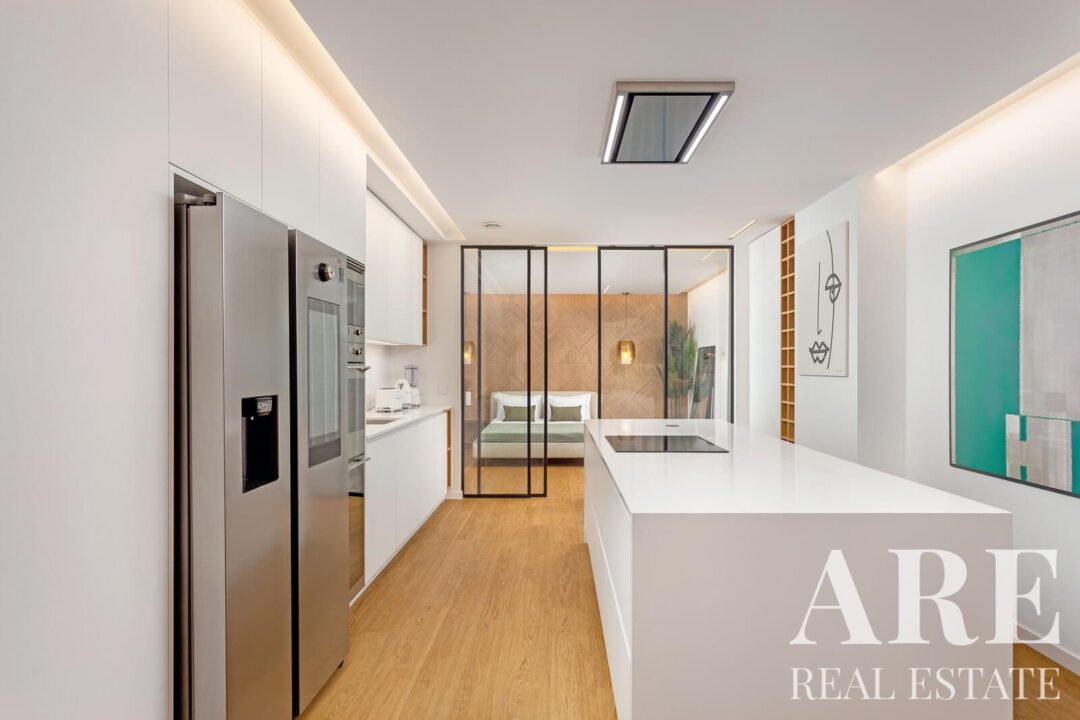 Apartment for sale in Infante Santo (Prazeres), Lisbon
