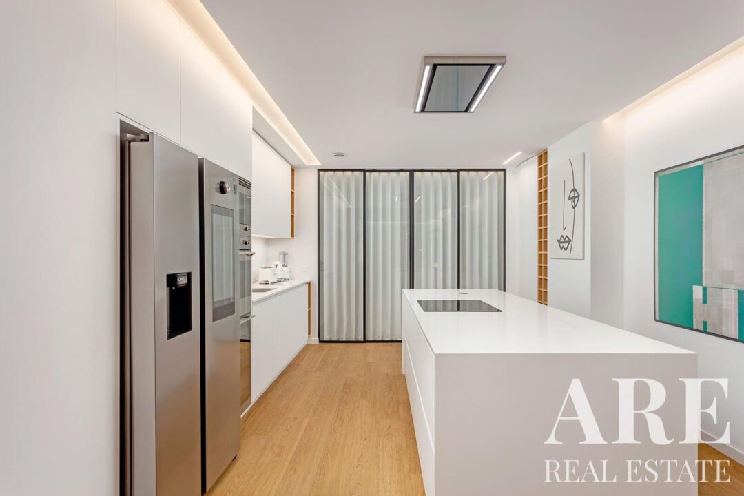 Apartment for sale in Infante Santo (Prazeres), Lisbon