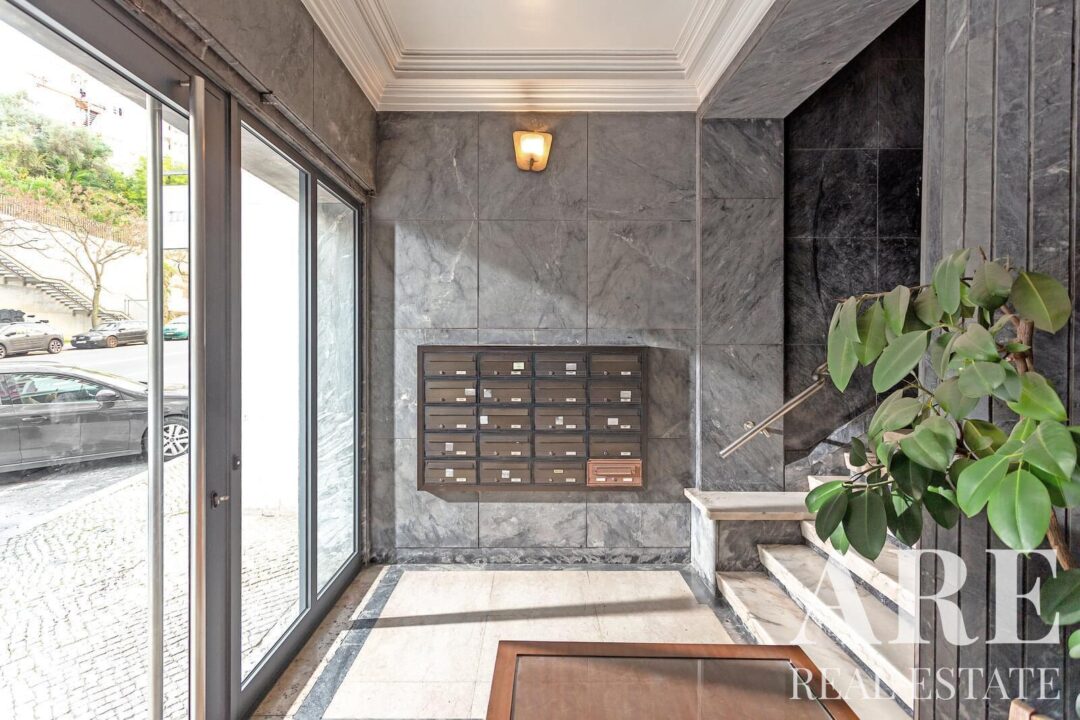 Apartment for sale in Infante Santo (Prazeres), Lisbon