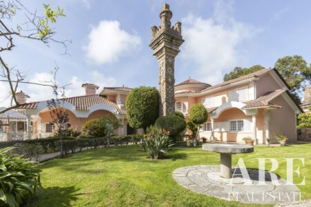 Villa for sale in Monte Estoril, Cascais