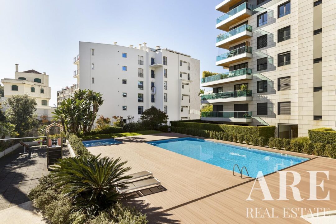 Apartment for sale in Infante Santo (Prazeres), Lisbon