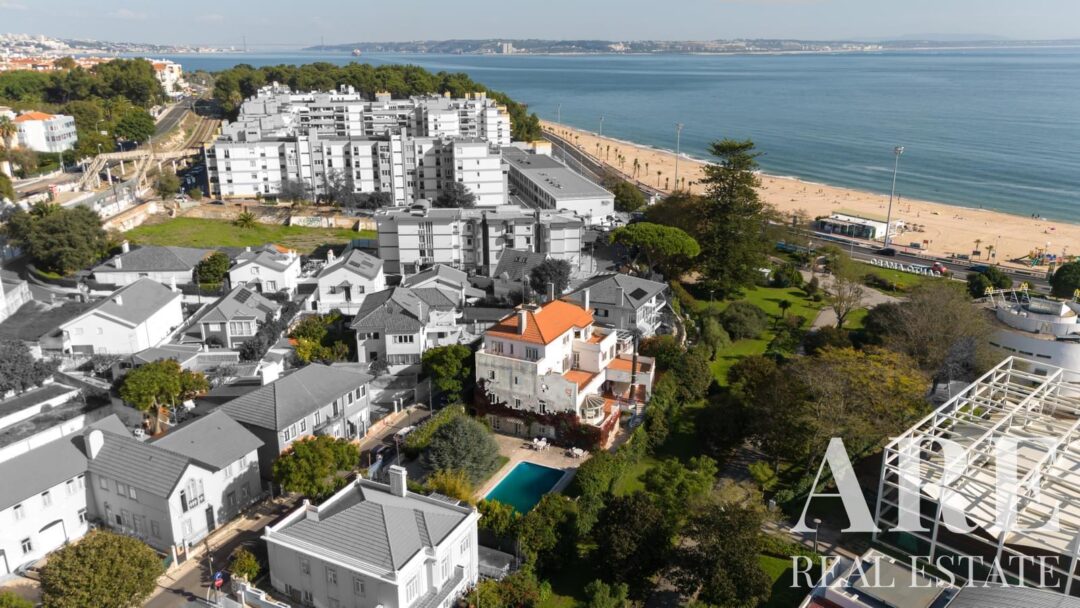 Villa for sale in Oeiras