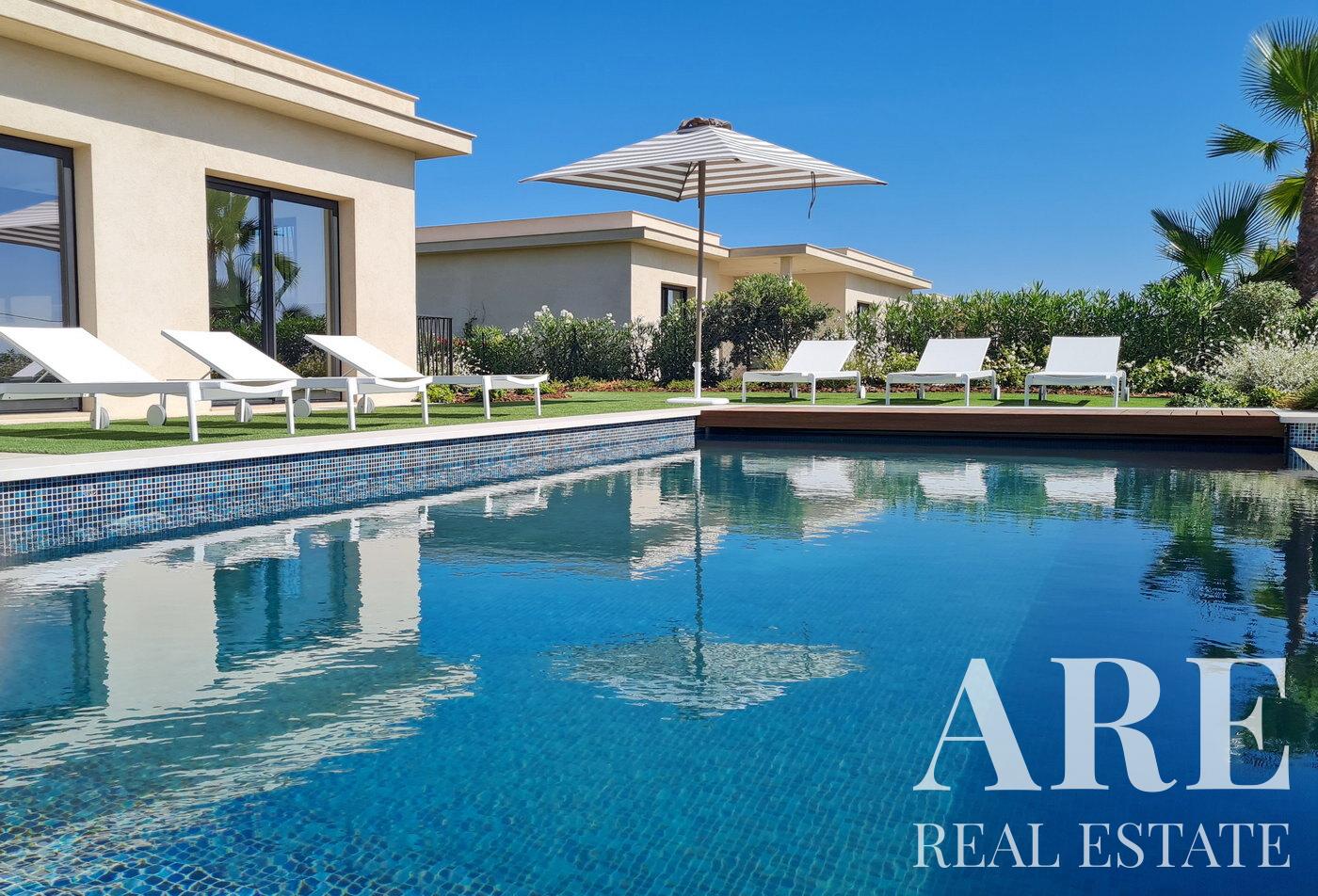 Villa for sale in Quinta de Faro, Faro, Algarve