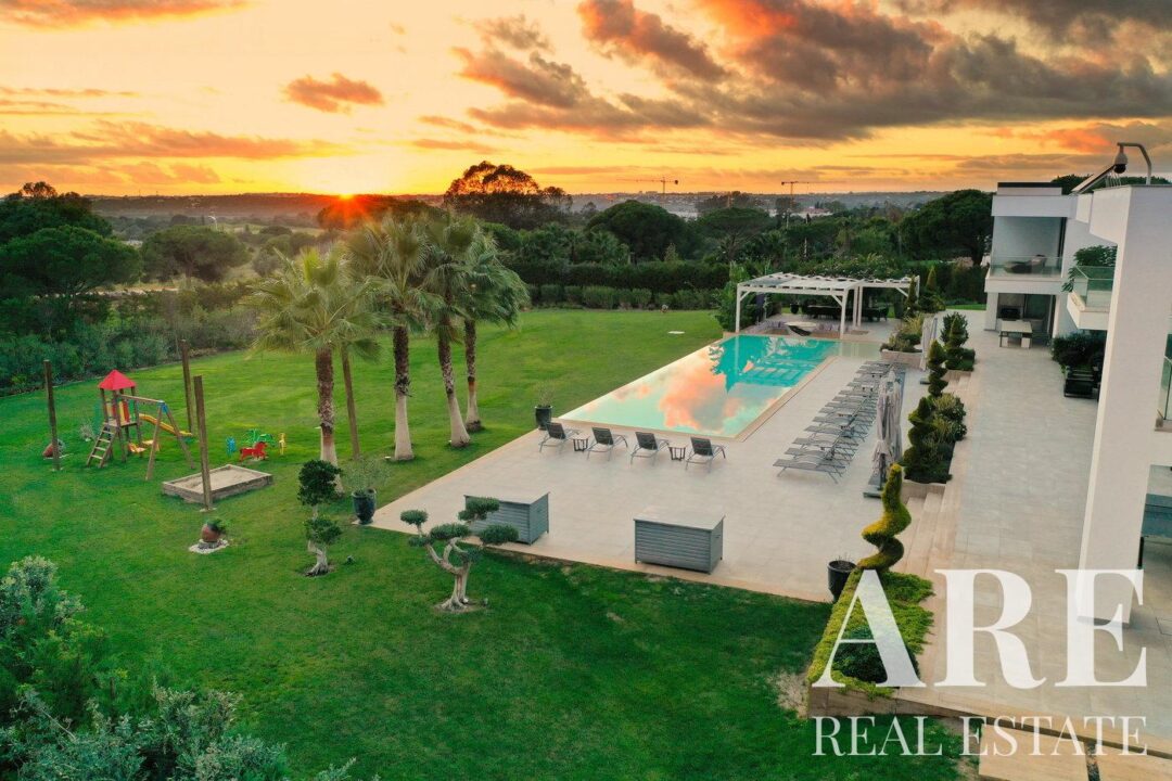 Villa for sale in Pinhal Velho , Vilamoura, Algarve