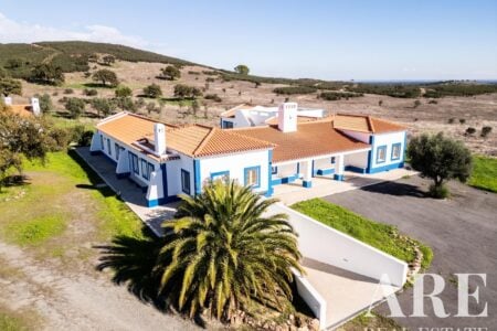 Farmhouse for sale in Azinheira dos Barros, Grandola