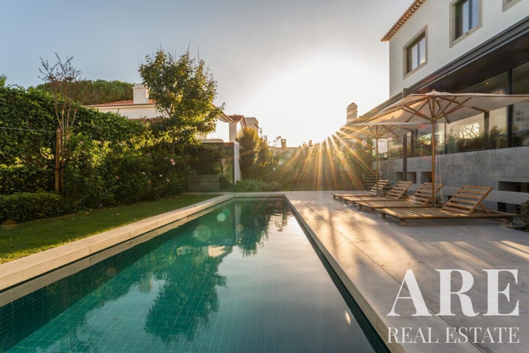 Villa for sale in Santo Amaro de Oeiras, Oeiras