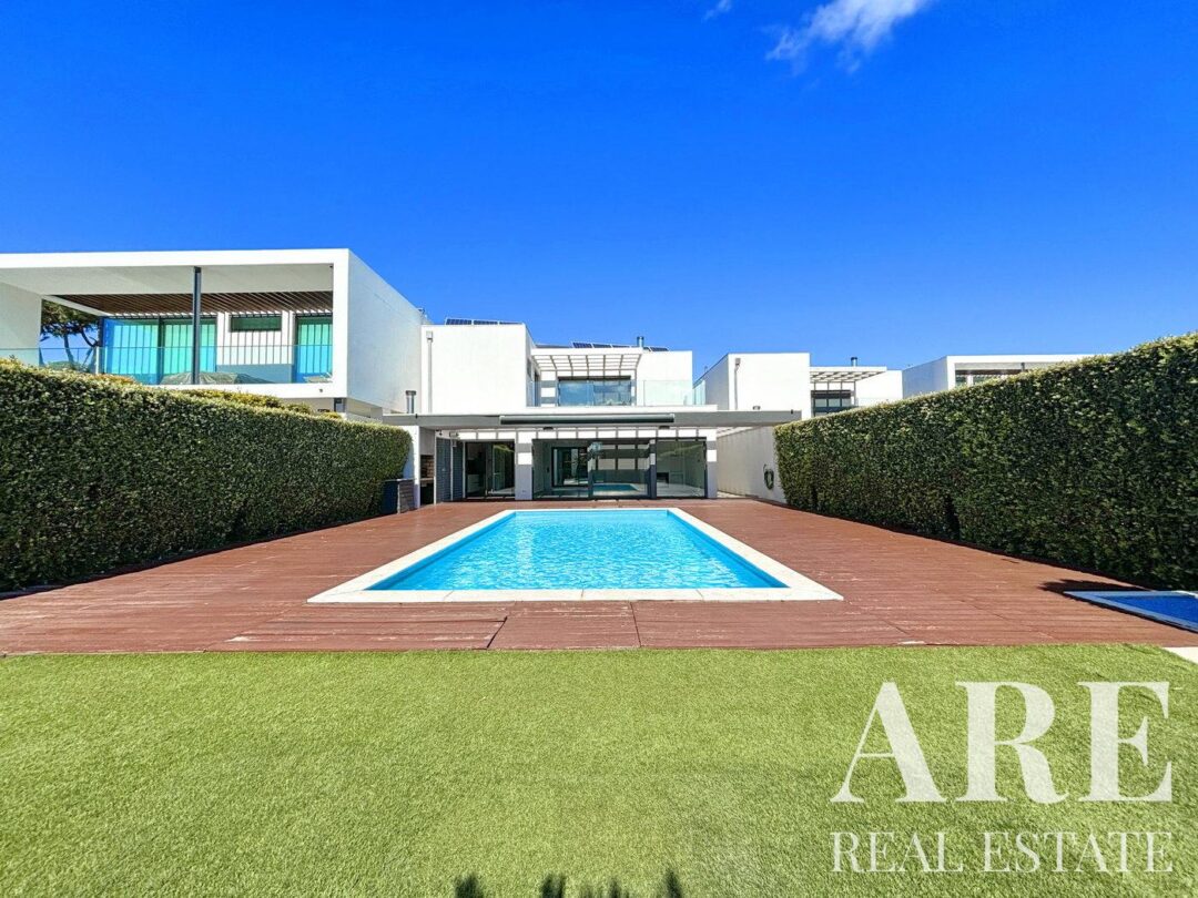 Villa for sale in Vilamoura, Algarve