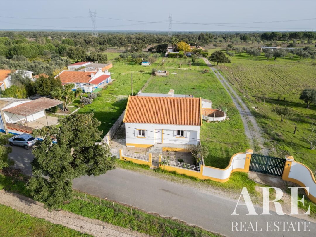 Villa for sale in Grandola