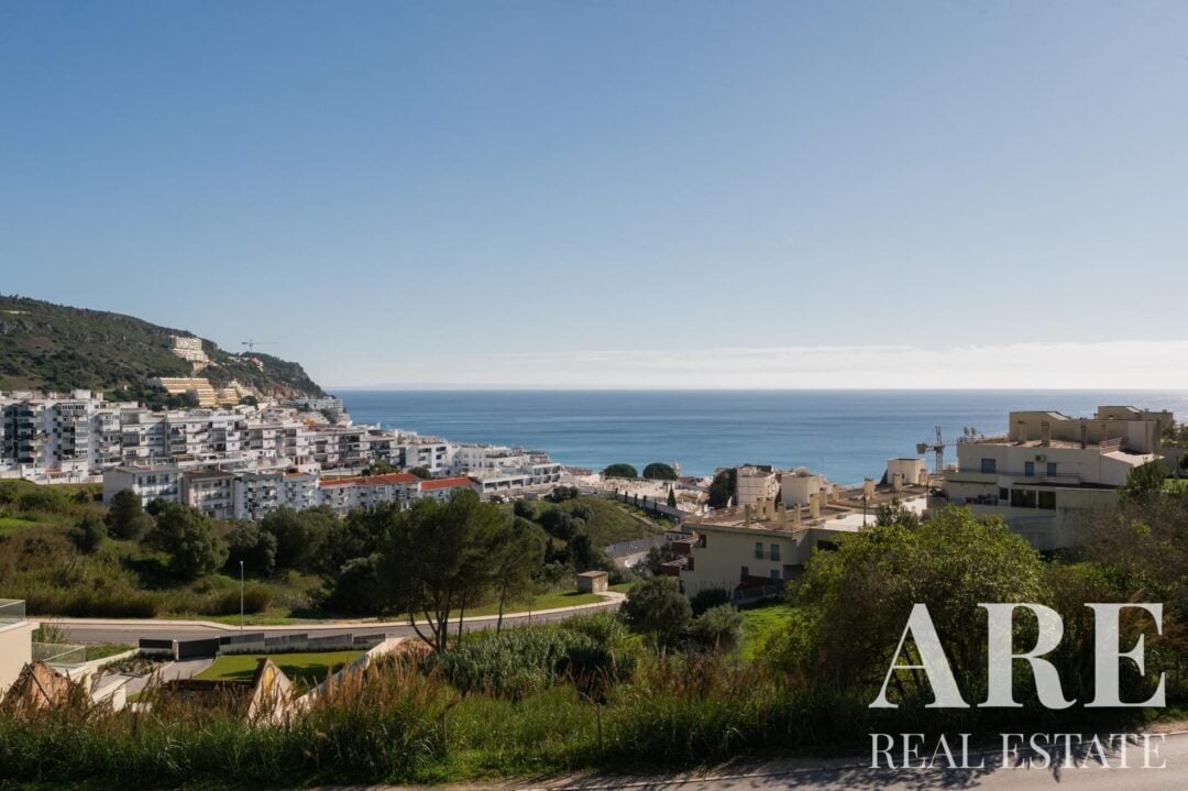 Villa for sale in Sesimbra