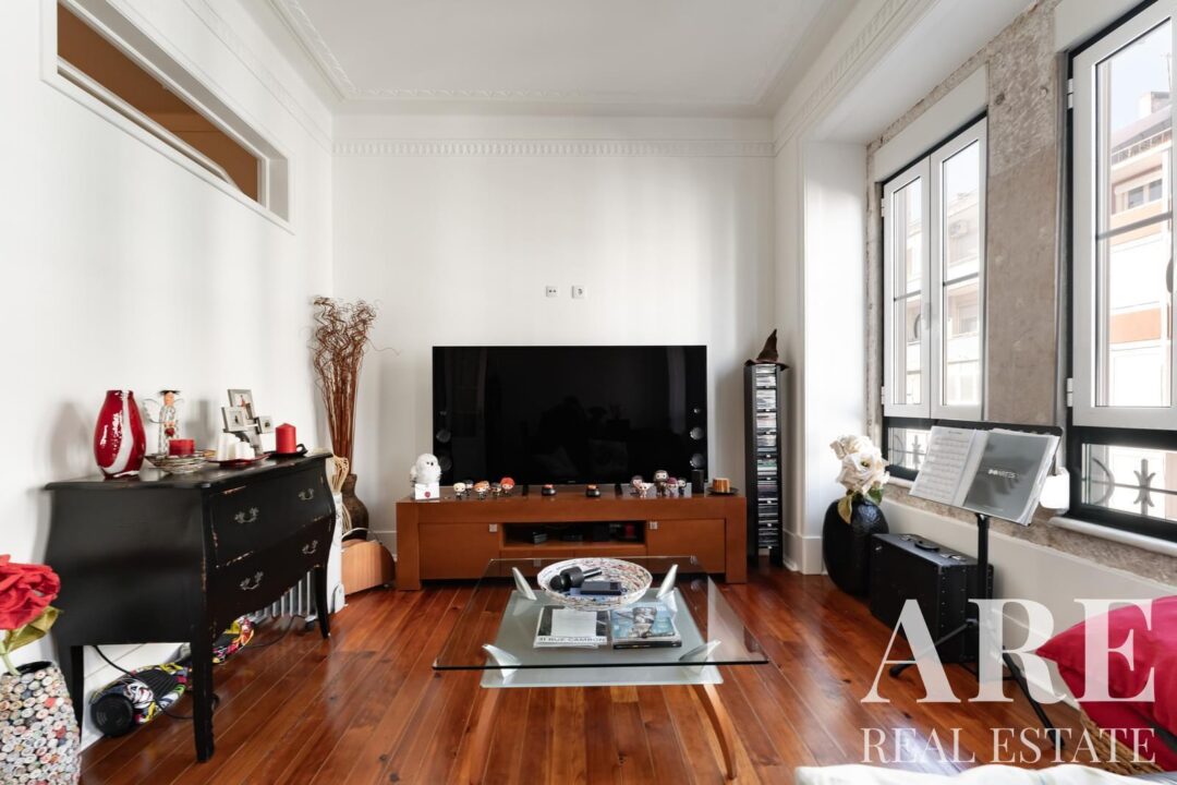 apartment for sale in campo de ourique lisbon 35688 001