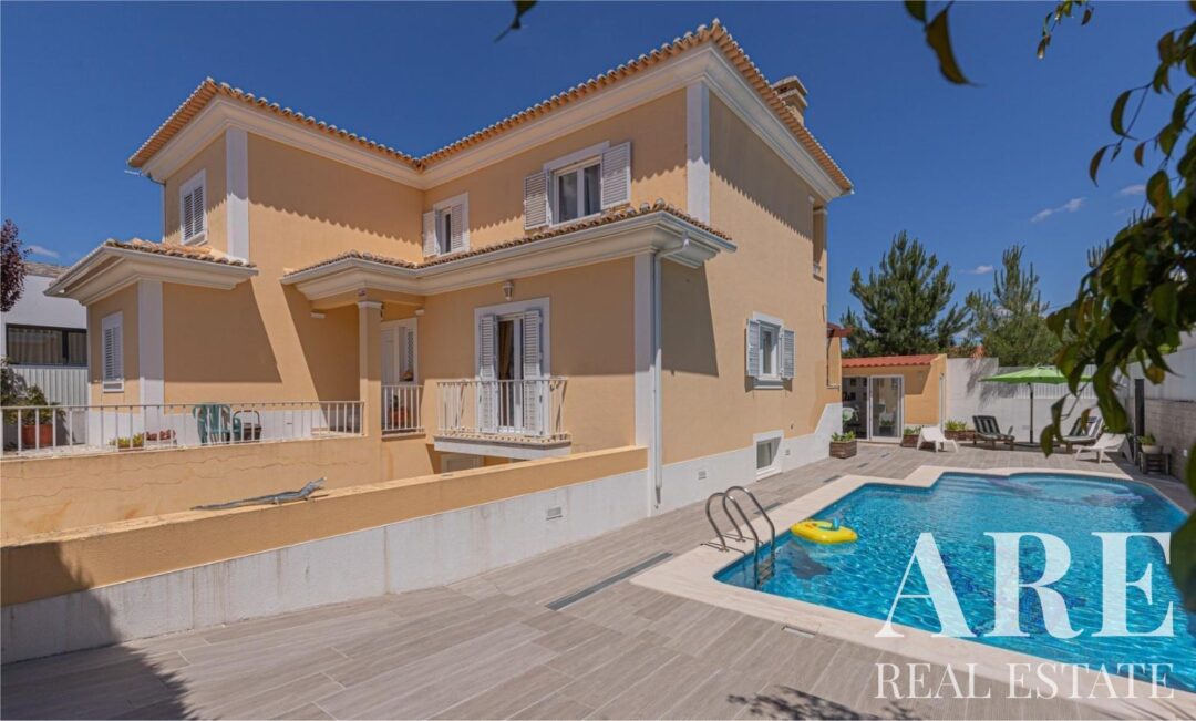 Villa for sale in Setubal