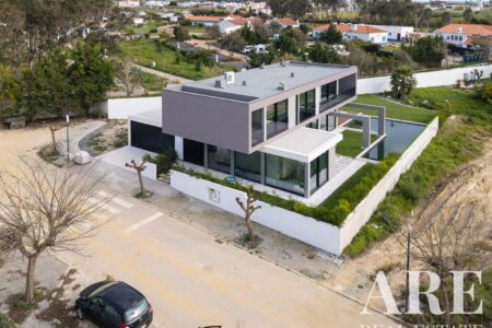 Villa for sale in Porto Covo, Sines