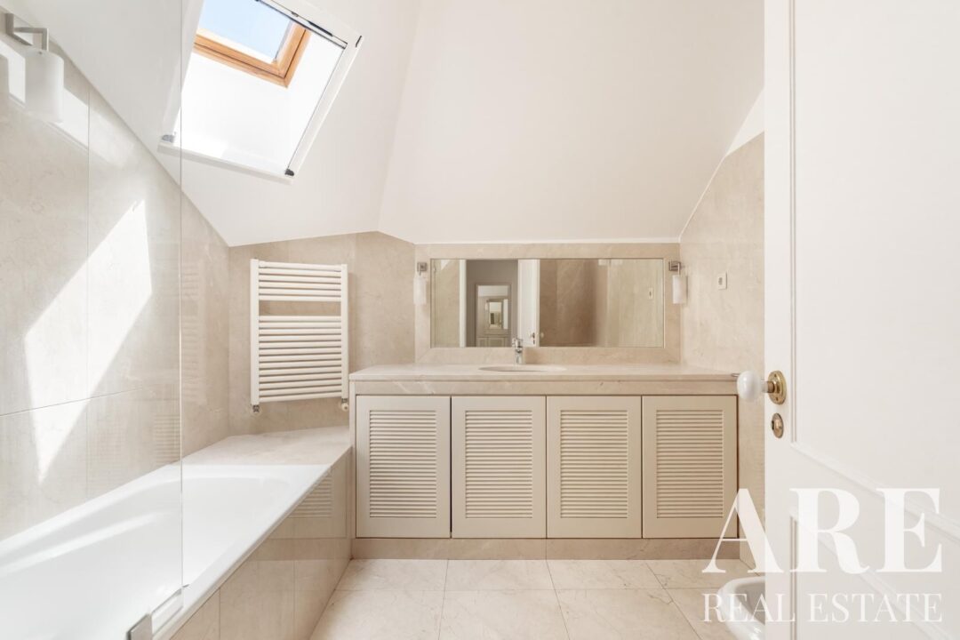 Villa for sale in Estoril, Cascais