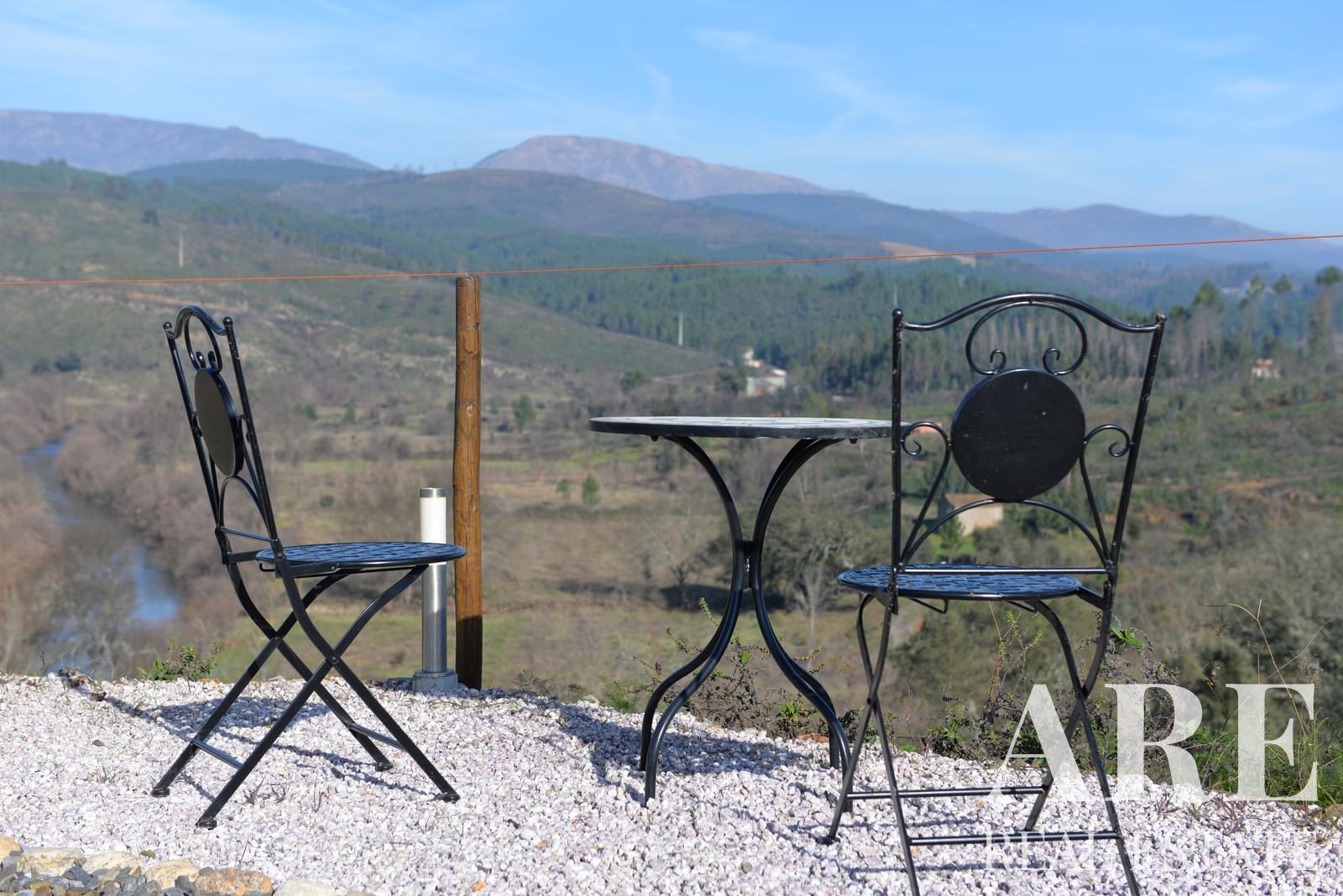 Farmhouse for sale in Covilhã