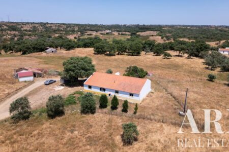 Farmhouse for sale in São Francisco da Serra, Santiago do Cacem