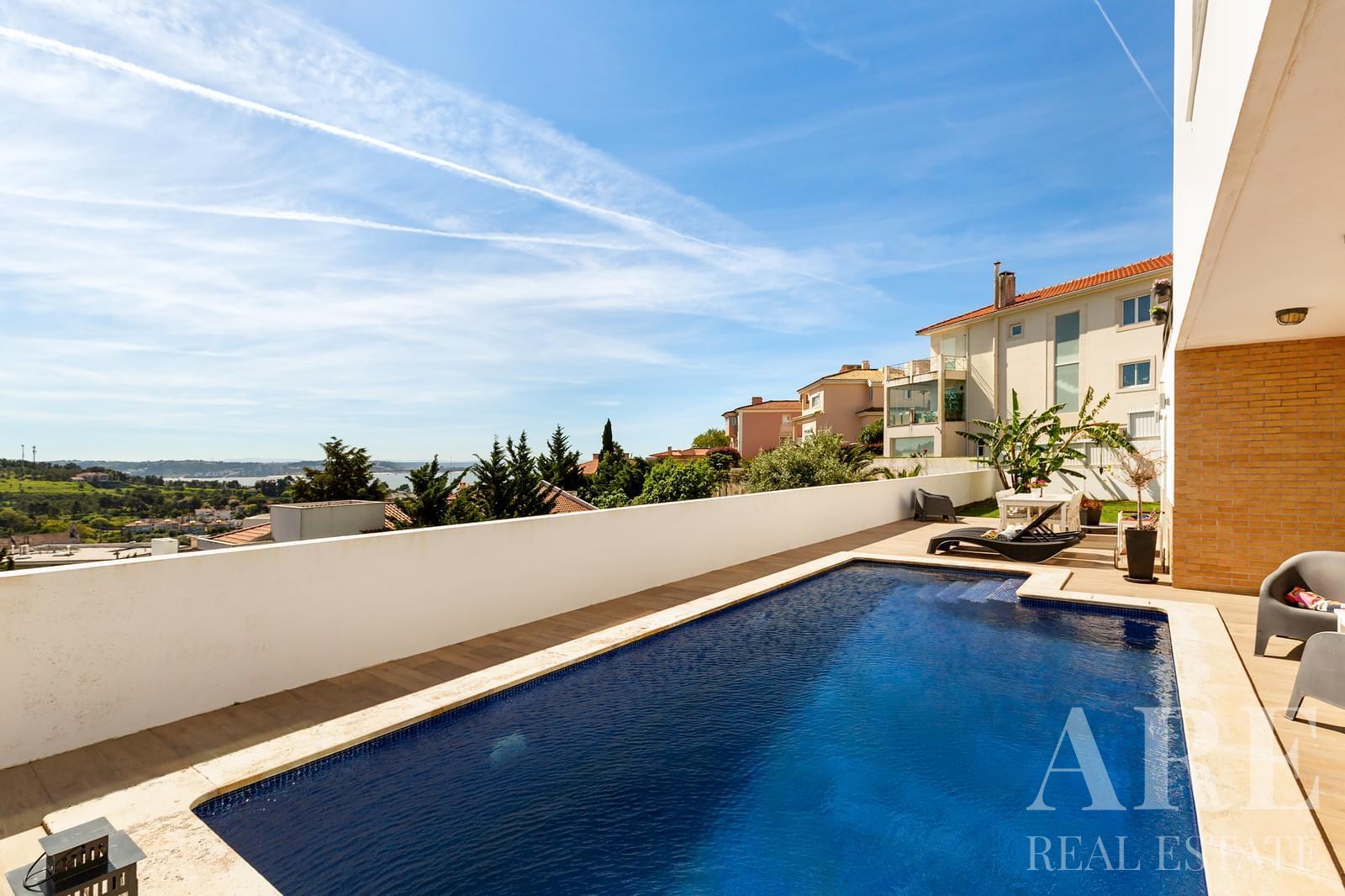 Villa for sale in Alto do Lagoal, Oeiras
