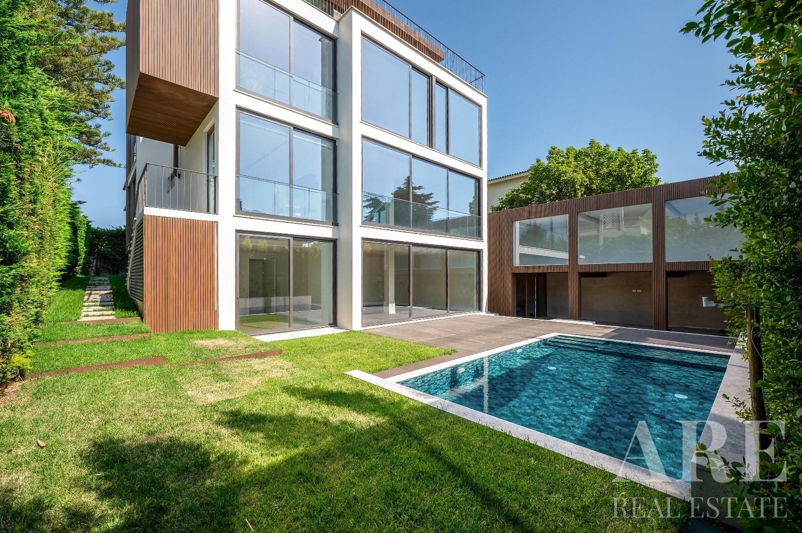 Villa for sale in Restelo, Lisbon