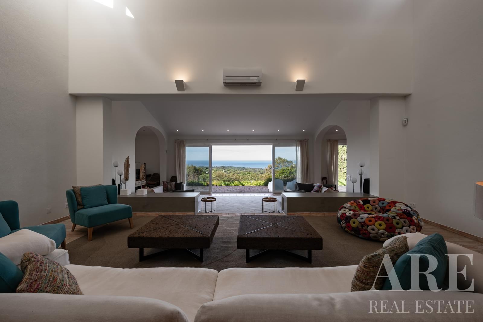Villa for sale in Azoia, Sesimbra