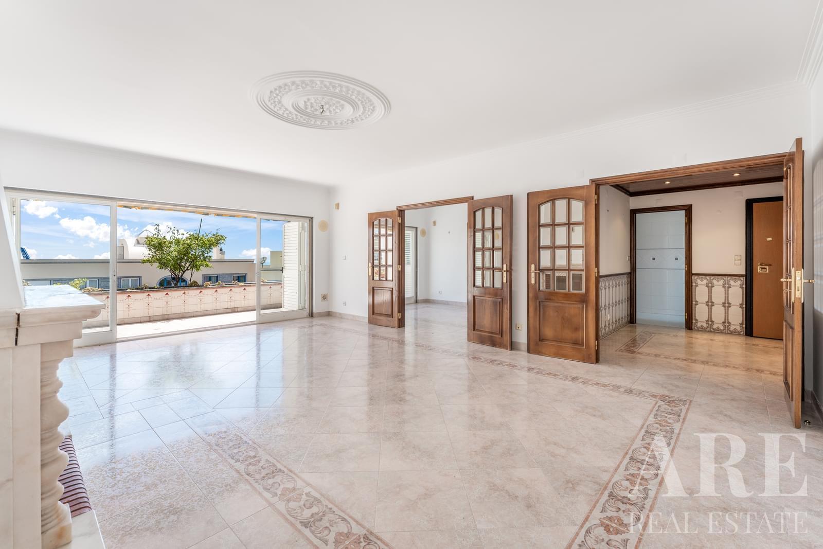 Apartment for sale in Parque dos Poetas, Oeiras