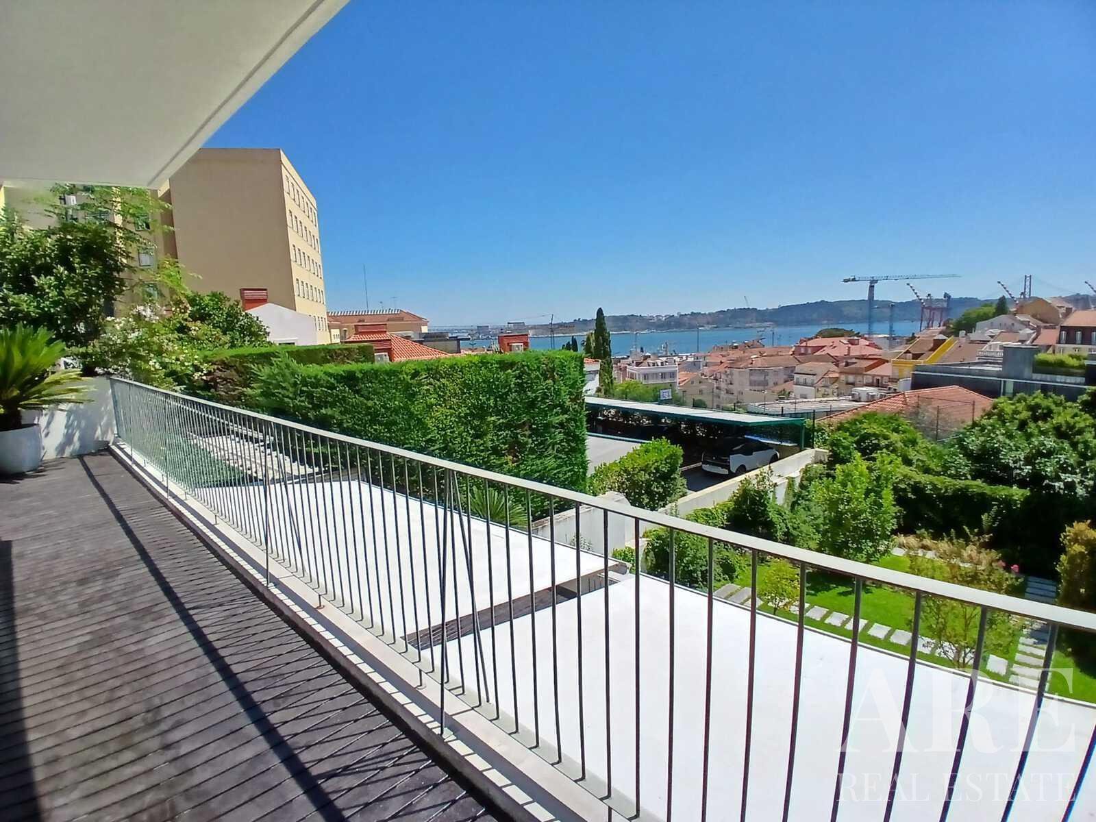 Apartment for sale in Lapa, Lisbon