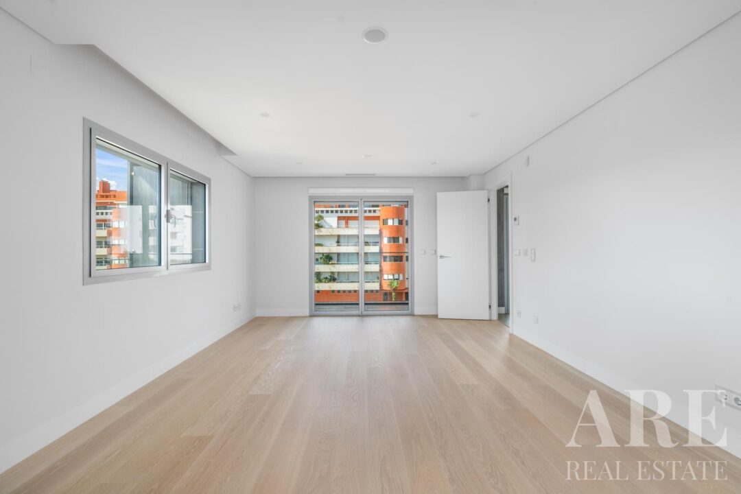 Apartment for sale in Alto de Algés, Oeiras